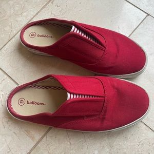 Slip on tennis shoes sz. 9